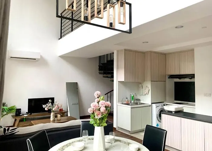 Nine\'Suite @ Riverson Soho - Duplex 2Br Poolview